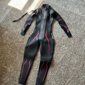 Women’s SMALL Roka Maverick pro 2 wetsuit